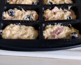 Une image de l'étape 5 de Cakes au jambon, fromage et olives noires 🧀.