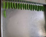 Foto langkah ke 3 dari resep Kue Kering Ulat Daun.