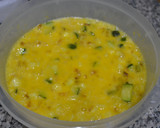 Foto del paso 3 de la receta: Tortilla de patata y calabacín rellena de queso cheddar