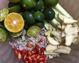Hình bước làm 2 của món Chân gà ngâm sả tắc