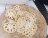 Hình bước làm 1 của món Chè củ sen