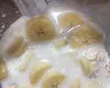 A picture of step 3 of Creamy Fruity oats milkshake.