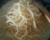 Foto del paso 7 de la receta: Spaghettis al queso con nueces y pesto