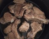 Foto del paso 3 de la receta: Carne de puerco en salsa verde (adobo)