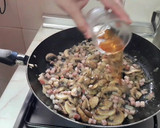 Foto del paso 3 de la receta: Champiñones a la crema con jamón y gambas