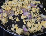 Foto langkah ke 4 dari resep Nasi Goreng Teri Daun Jeruk.