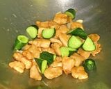 小黃瓜炒嫩雞丁的食譜步驟4照片