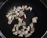 Foto langkah ke 1 dari resep Fettucini Carbonara Modif (Rebus pasta di susu!).