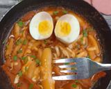 Foto langkah ke 5 dari resep Tteokbokki (Tepung Beras Ketan).