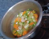 Foto langkah ke 6 dari resep Sup Bakso Ayam.