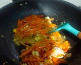 Foto langkah ke 2 dari resep Tumis Telur Wortel dan Kol.