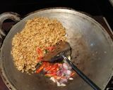Foto langkah ke 3 dari resep Udang Rebon goreng kering, bisa simpan di toples.