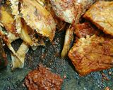 Foto langkah ke 5 dari resep Ikan Asin Tempe Penyet Sambal Terasi Mentah.
