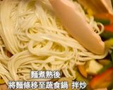 🌶️ 辣味蒜香蔬食菇菇炒麵的食譜步驟10照片