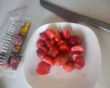 Foto langkah ke 1 dari resep Korean Strawberry Milk.