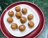 A picture of step 5 of Oats and Ground nut Laddu.