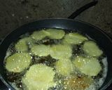 A picture of step 5 of Crunchy potato crisps #festivecontest kakamega #authormarathon.