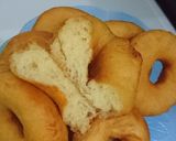 Foto langkah ke 6 dari resep Donat Simple Tanpa Telor.