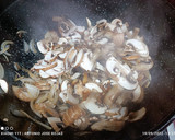 Foto del paso 3 de la receta: Jamoncito de pollo en salsa stroganov