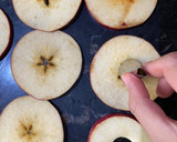 Foto del paso 1 de la receta: Rebanadas de manzana con mantequilla de cacahuate