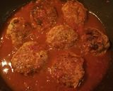 Foto del paso 4 de la receta: Albóndigas de pavo y calabacín en salsa de tomate