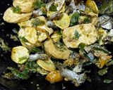 Foto langkah ke 3 dari resep Lauk campur-campur cabe hijau.