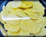 Foto del passaggio 1 della ricetta Tortino di Alici, Patate e Pomodorini Senza Glutine
