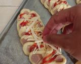 Foto langkah ke 8 dari resep Caterpillar Bread.
