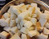 Foto langkah ke 1 dari resep Bread pudding (pudding roti tawar).