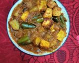 A picture of step 2 of Pointed gourd and paneer curry.