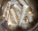 Hình bước làm 2 của món Sushi Tôm và Cá Hồi