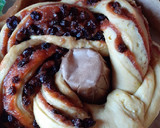 Foto del paso 5 de la receta: Rosca rellena de membrillo y pasas de uva🧉