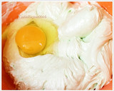Foto langkah ke 3 dari resep Condensed Milk PANDAN POUND CAKE 5 Bahan Yummy.