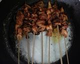 Foto langkah ke 5 dari resep Sate Jamur Pedas Manis.