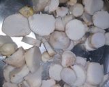 A picture of step 1 of Masala Besan Arbi.