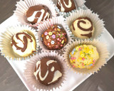 A picture of step 11 of Choco dates balls.