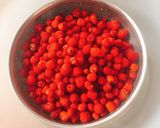 Hình bước làm 1 của món Mứt mâm xôi
