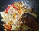 Foto langkah ke 6 dari resep Cumi dan udang saus tiram.