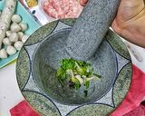 รูปขั้นตอนการทำที่ 2 ของ แกงจืดหมูสับลูกชิ้นปลาเยาวราชและเส้นขาวเห็ดหอม