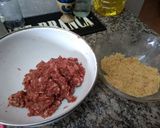 Foto del paso 1 de la receta: Albóndigas en salsa de tomates con papitas fritas