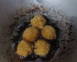Foto langkah ke 5 dari resep Bola Nasi Sosis.