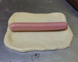 Foto langkah ke 2 dari resep Caterpillar Bread.