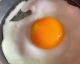 Hình bước làm 1 của món Trứng Ốp La Sốt Tương Ớt