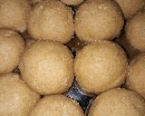 चोकर युक्त गेंहू के लड्डू(chokar yukt genhu ke laddu recipe in hindi) रेसिपी चरण 5 फोटो