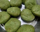 A picture of step 3 of Bathua parotha.