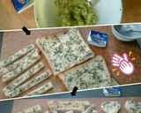Foto langkah ke 2 dari resep Garlic Bread Homemade / Roti Bawang.
