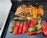 Une image de l'étape 14 de Courgettes et poivrons bicolores marinés grillés à la plancha.