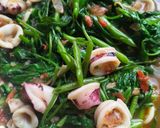 Gambar langkah 3 resipi Kangkung Goreng Belacan Rencah Sotong.