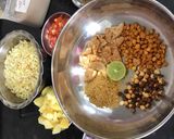 A picture of step 1 of Sukhi Bhel.