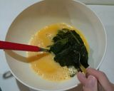 Foto langkah ke 2 dari resep Omelet bayam panggang with cheese and smoke beef (spinach cheese combo with smoke beef).